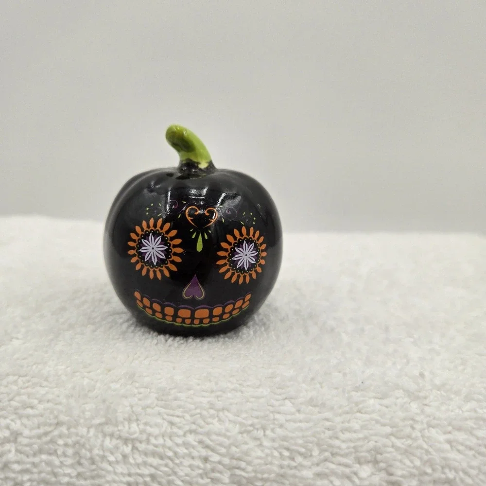Cracker Barrel  Day Of The Dead Sugar Skull Ceramic Pumpkins Salt & Pepp Shakers